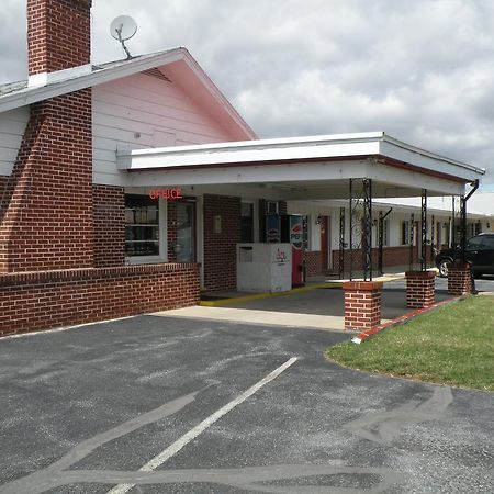 Scottish Inns Fayetteville ภายนอก รูปภาพ