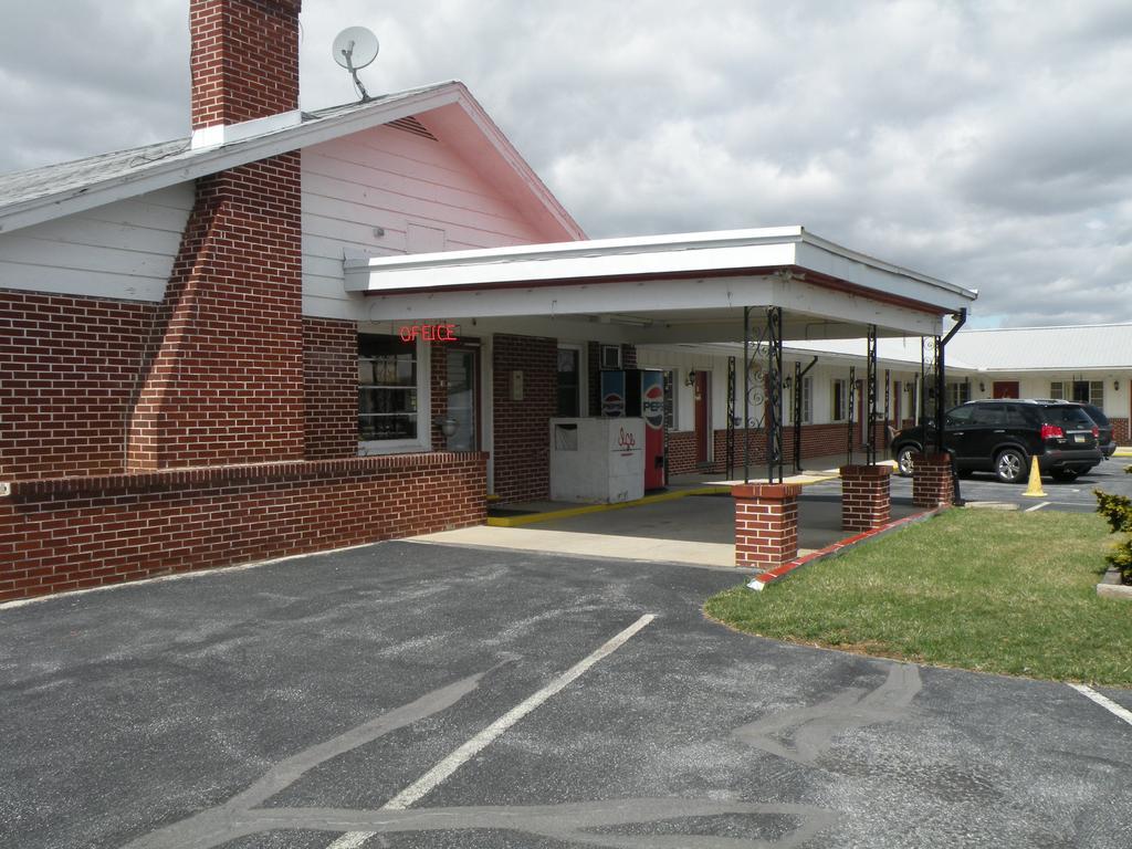 Scottish Inns Fayetteville ภายนอก รูปภาพ